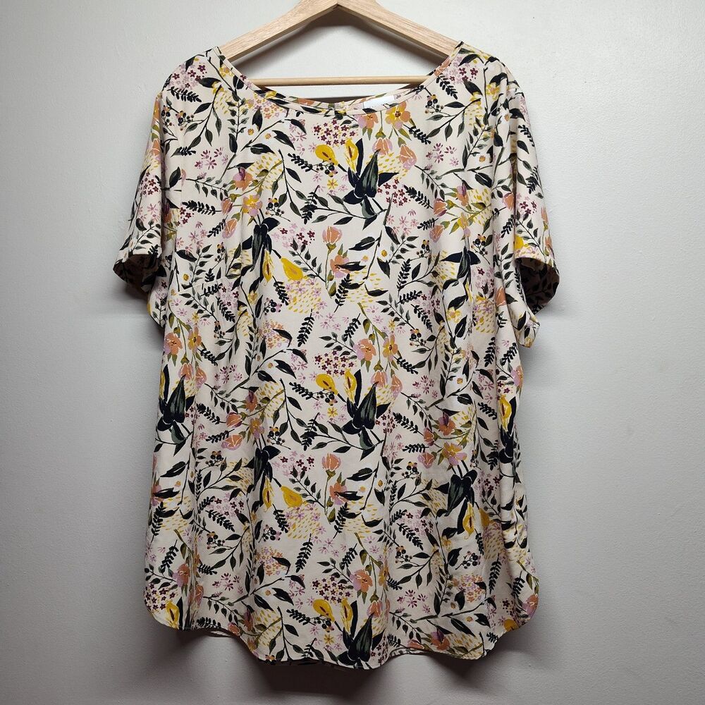 Ava & Viv Cream Floral Short Sleeve Blouse